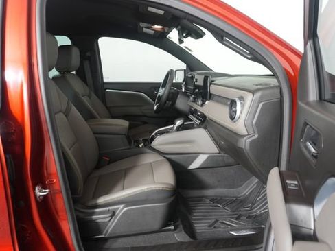 Used 2026 Chevrolet Colorado ZR2 w/ Technology Package AWD/4WD image 34