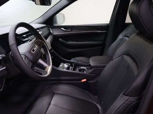 New 2025 Jeep Grand Cherokee Limited w/ Black Appearance Package image 11