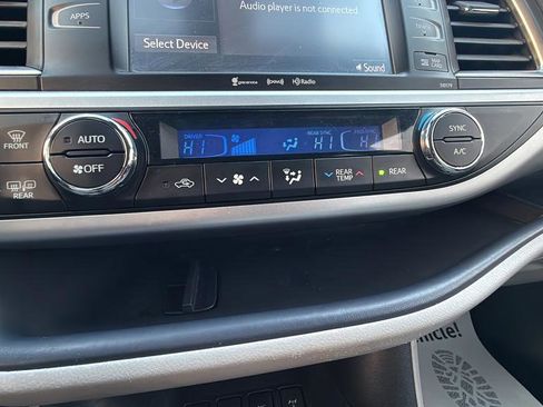 Used 2019 Toyota Highlander XLE image 22