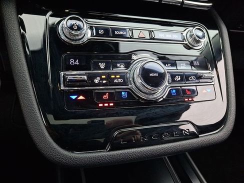 Used 2020 Lincoln Corsair AWD w/ Premium Package image 16