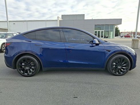 Used 2022 Tesla Model Y Long Range image 7