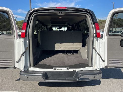 Used 2023 Chevrolet Express 3500 LT w/ LT Preferred Equipment Group image 18