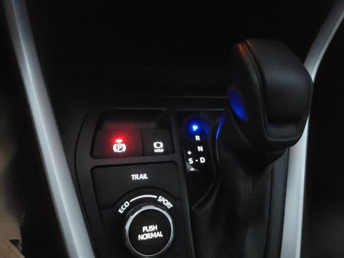 Used 2025 Toyota RAV4 XLE image 13