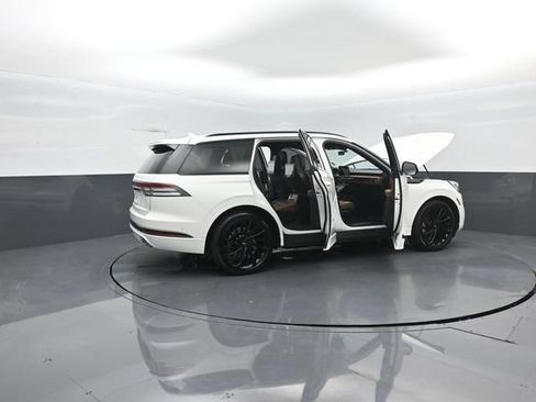 Used 2022 Lincoln Aviator Reserve w/ Equipment Group 201A AWD/4WD image 23