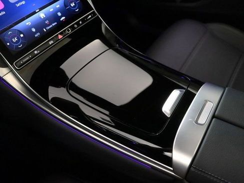 Used 2025 Mercedes-Benz GLC 300 4MATIC image 31