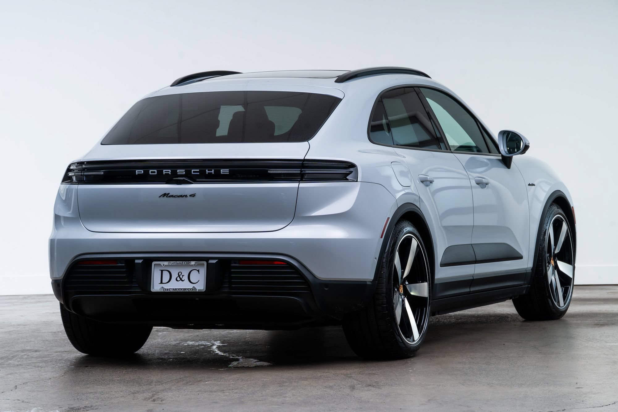 Used 2025 Porsche Macan 4 Electric w/ Premium Package AWD/4WD image 7