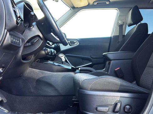 Used 2023 Kia Soul EX image 16