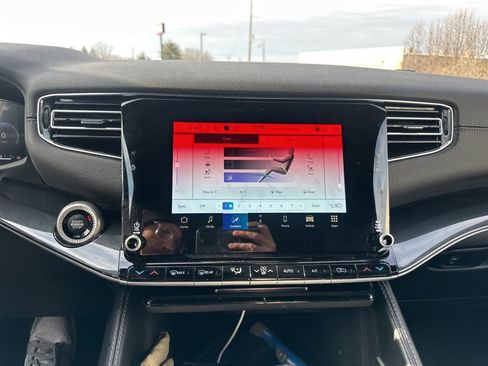 Used 2022 Jeep Wagoneer Series I image 10