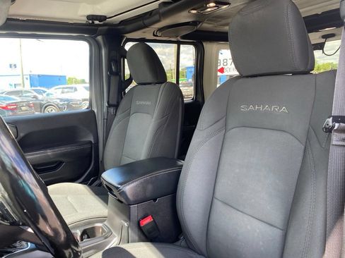 Used 2020 Jeep Wrangler Unlimited Sahara w/ Dual Top Group AWD/4WD image 12