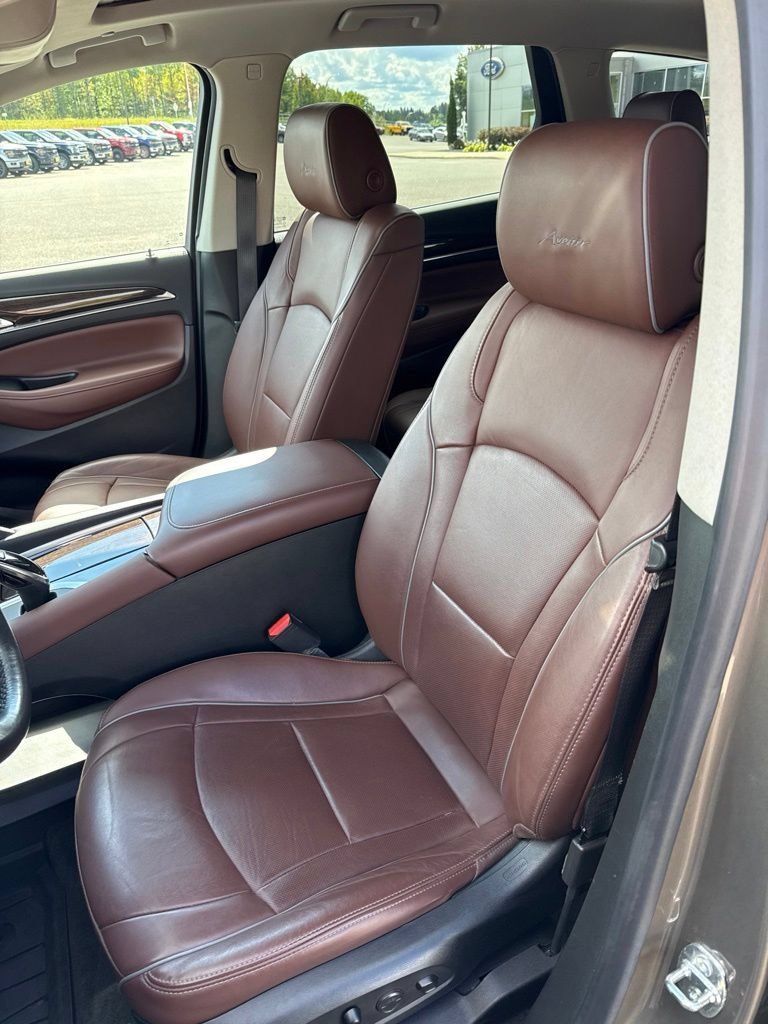 Used 2020 Buick Enclave Avenir w/ Avenir Technology Package AWD/4WD image 18