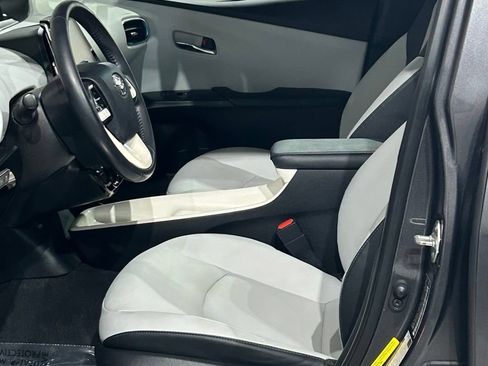 Used 2018 Toyota Prius Four FWD image 34