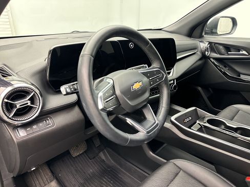 Used 2025 Chevrolet Equinox LT w/ Convenience Package II image 4