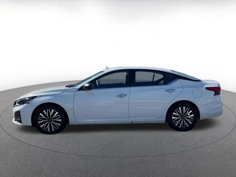 Used 2025 Nissan Altima 2.5 SV image 8