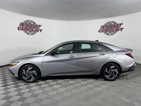 Used 2025 Hyundai Elantra Sport image 4
