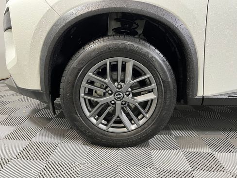 Used 2023 Nissan Rogue S image 9