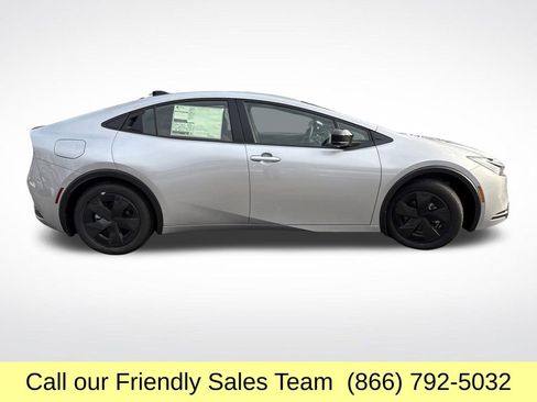 New 2026 Toyota Prius Plug-In Hybrid FWD image 7