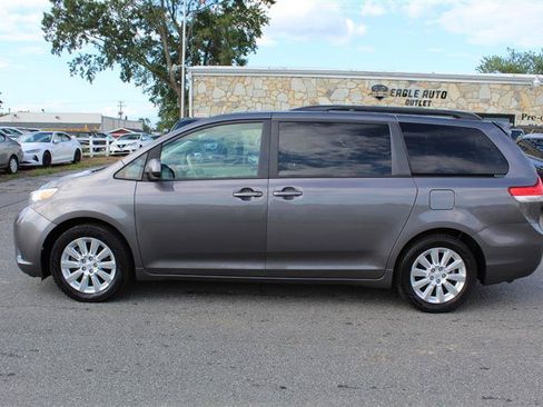 Used 2014 Toyota Sienna XLE AWD/4WD image 4