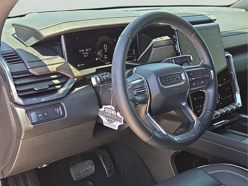 Used 2025 GMC Acadia Denali FWD image 15