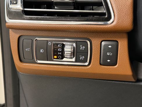 Used 2023 Lincoln Navigator Reserve AWD/4WD image 16