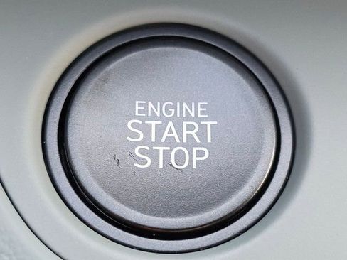 Certified 2025 Hyundai Elantra Limited image 16