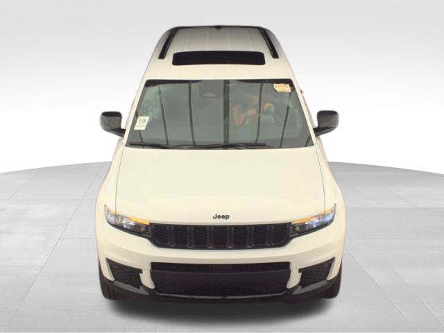 Used 2023 Jeep Grand Cherokee L Laredo AWD/4WD image 2