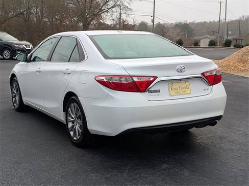 Used 2015 Toyota Camry image 9