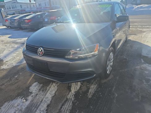 Used 2014 Volkswagen Jetta S image 3