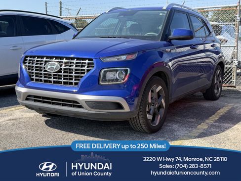 Used 2024 Hyundai Venue SEL FWD image 1