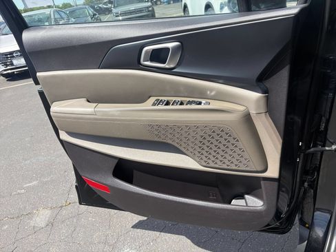 Used 2026 Kia Carnival FWD image 18