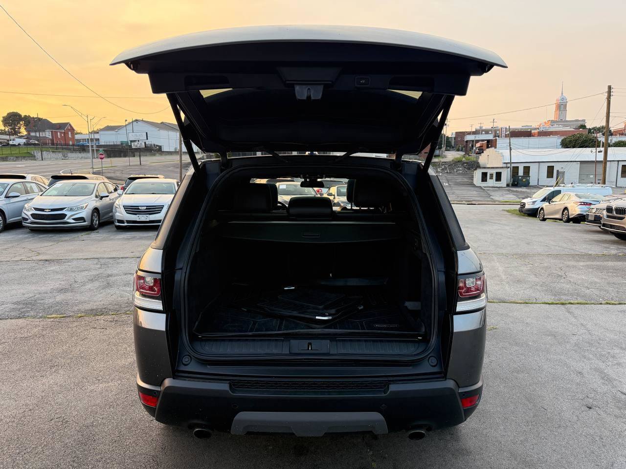 Used 2016 Land Rover Range Rover Sport SE AWD/4WD image 47