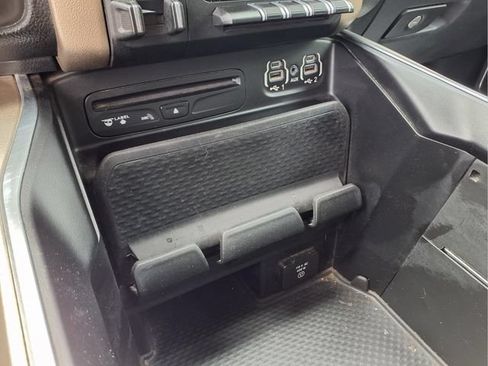 Used 2019 RAM 1500 Laramie AWD/4WD image 18