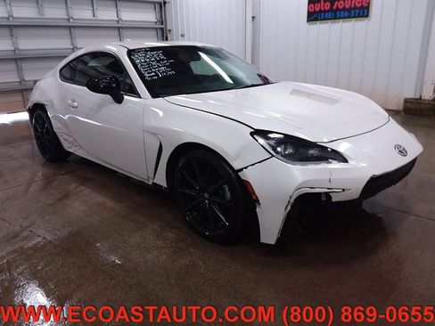 Used 2022 Toyota GR86 Premium w/ ALL Weather Mat Package (TMS) image 5