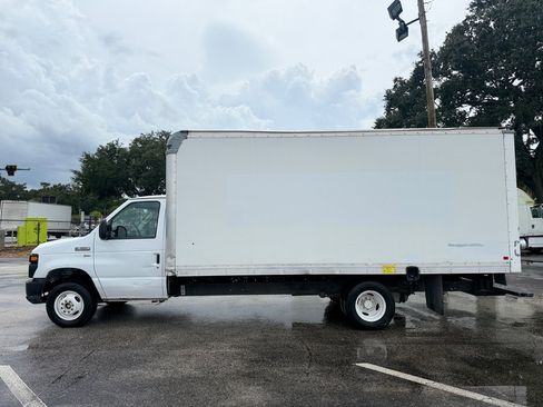 Used 2015 Ford E-350 and Econoline 350 Super Duty image 2