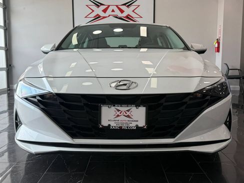 Used 2022 Hyundai Elantra SEL w/ Convenience Package FWD image 2