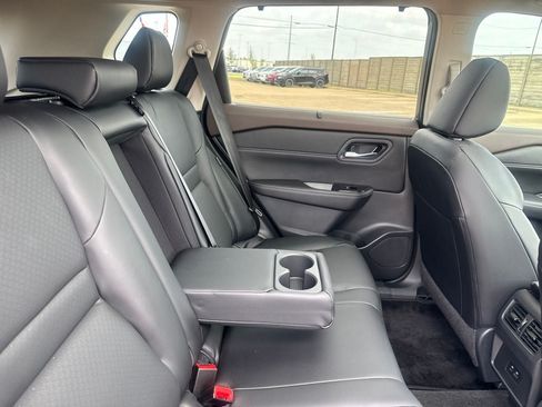 Certified 2023 Nissan Rogue SV w/ SV Premium B Package FWD image 31