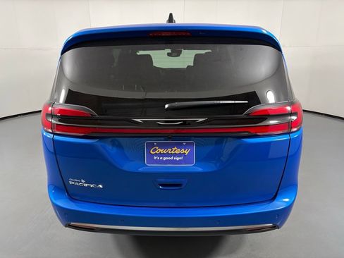 New 2027 Chrysler Pacifica Select FWD image 7