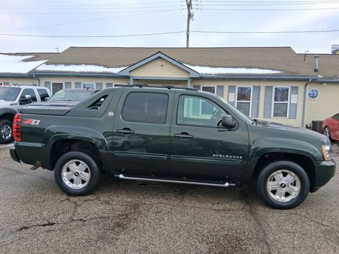 Used 2013 Chevrolet Avalanche LT w/ Suspension Package, Off-Road image 10