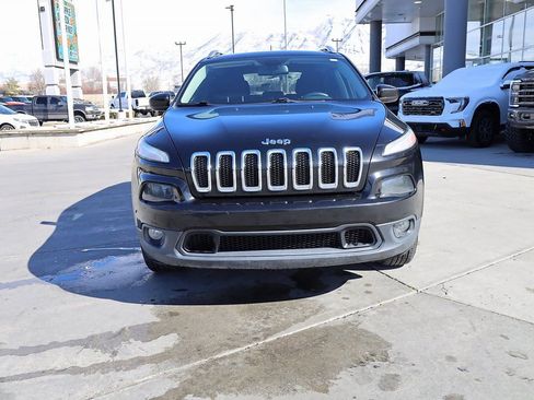 Used 2018 Jeep Cherokee Latitude AWD/4WD image 9