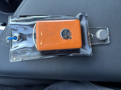 Used 2025 Volvo XC60 B5 Plus image 36