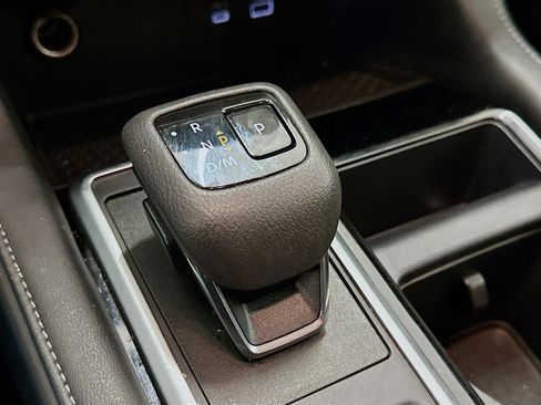 Used 2025 Nissan Pathfinder SV AWD/4WD image 24