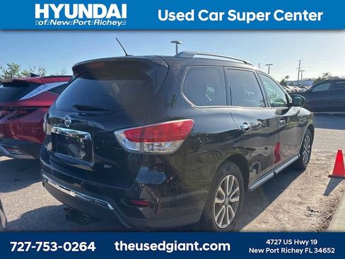 Used 2015 Nissan Pathfinder SV image 3