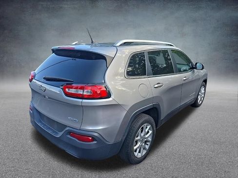 Used 2017 Jeep Cherokee Latitude FWD image 8