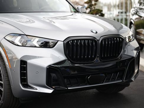 New 2026 BMW X5 xDrive40i w/ M Sport Package image 2