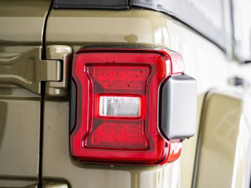 New 2026 Jeep Wrangler Unlimited Sahara AWD/4WD image 6