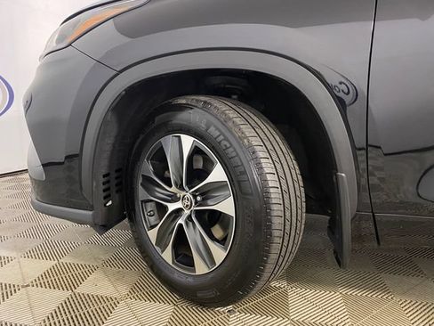Used 2020 Toyota Highlander XLE AWD/4WD image 26