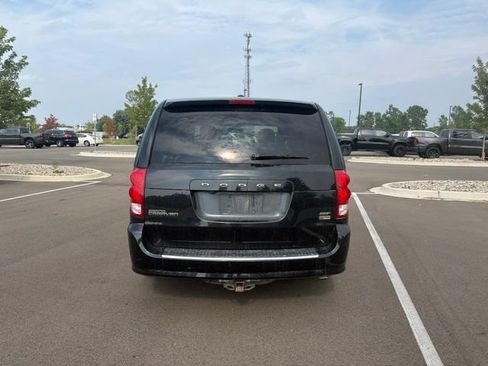 Used 2017 Dodge Grand Caravan GT FWD image 4