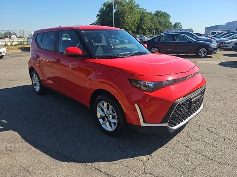 Used 2023 Kia Soul LX w/ LX Technology Package FWD image 4