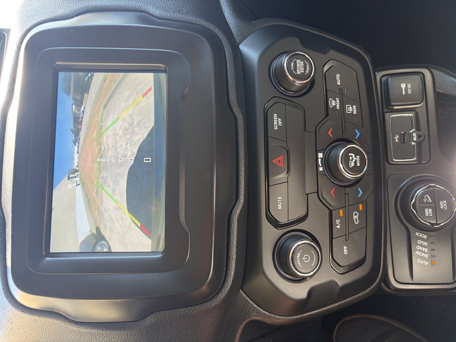 Used 2019 Jeep Renegade Trailhawk AWD/4WD image 14
