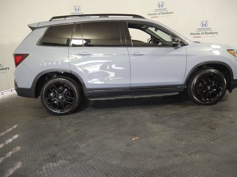 Used 2025 Honda Passport Black Edition image 3