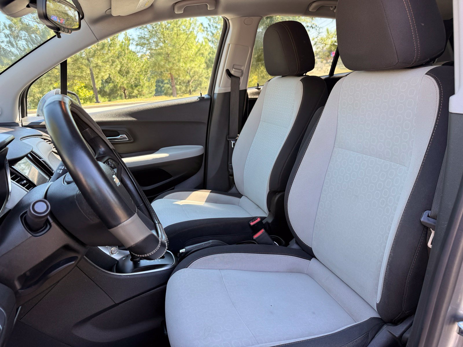 Used 2020 Chevrolet Trax LS w/ Tint and Cruise Package FWD image 33